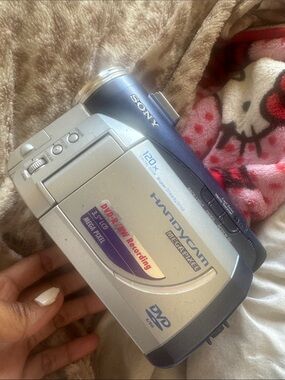 Sony Handycam DVD Camcorder — Silver and Blue Accents GREEN NIGHT VISION!